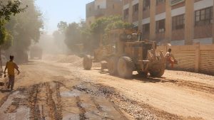رئيس مدينة الزينية: تكثيف النظافة وتمهيد الطرق والإنارة بقرية الصعايدة