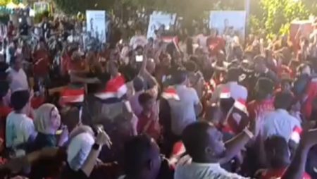 أخبار أسوان | احتفالات بفوز منتخب مصر.. إزالة التعديات وتركيب أعمدة الإنارة.. ترخيص التوك توك.. وفعاليات شارع الفن