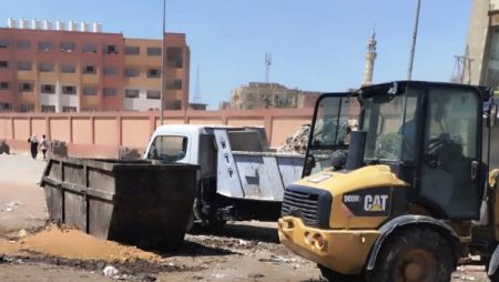 فى أسوان .. رفع 288 طن مخلفات بنطاق أحياء شرق والمحمودية لتوفير بيئة نظيفة للمواطنين