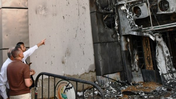 لم يؤثر على الخدمات الطبية.. تفاصيل السيطرة على حريق أعلى سطح مستشفى الجراحة بأسوان