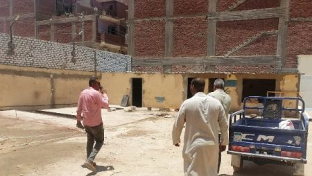 فى أسوان .. لجنة مشتركة تغلق وتشمع مغسلة سيارات مخالفة بمطلع المحمودية وتتخذ إجراءات قانونية رادعة