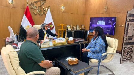 أخبار الوادي الجديد | المحافظ تتفقد تدريبات منصة الأنشطة الزراعية.. وتبحث التوسع في مكافحة سوسة النخيل