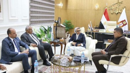 أخبار الوادي الجديد: المحافظ تلتقي أعضاء مجلسي النواب والشيوخ.. وبدء تنفيذ بئر مياه شرب جديدة بمحطة مدينة الفرافرة