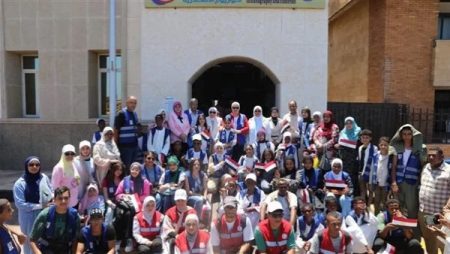 القافلة الطبية بقرى الفرافرة تختتم فعالياتها بالكشف على 424 شخصا