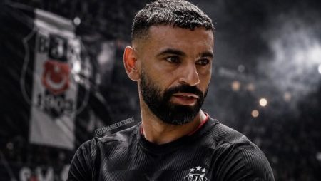 بسبب عمرو دياب.. زيارة محمد صلاح إلى إسطنبول تشعل التكهنات