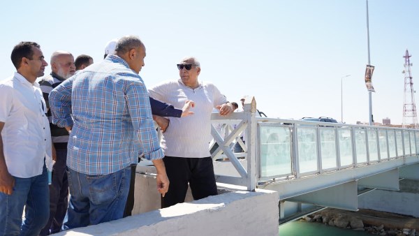 محافظ مطروح يتابع تطوير كوبري روميل وباب البحر