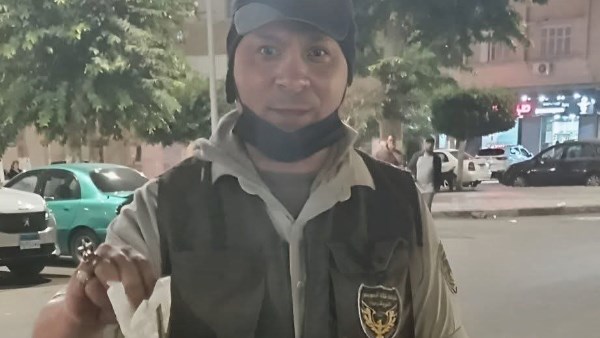 فرد امن شركات مسكه .. التفاصيل العثور على ثعبان في ميدان شامبليون بقلب بالإسماعيلية