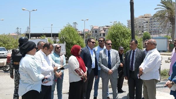 محافظ بورسعيد يوجه بسرعة رفع الإشغالات والمخالفات خلف حديقة الشاطئ بحي العرب