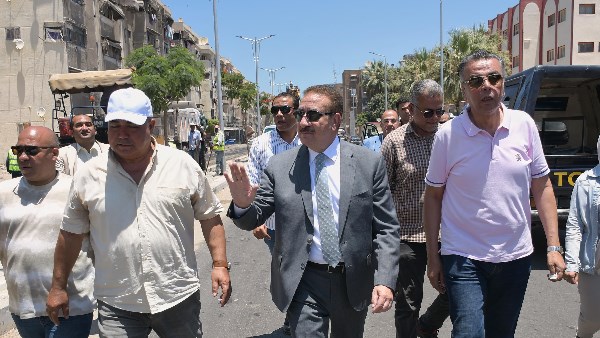 نقلة حضارية بشارع محمد رياض فى زهور بورسعيد ومتابعة ميدانية لأعمال الأسفلت والإنارة