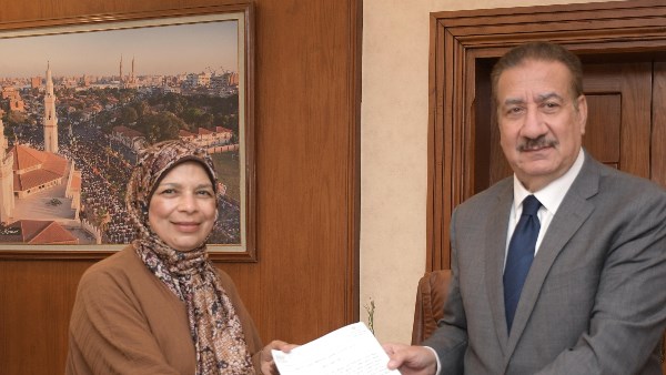في إطار دعمه للقطاع الصناعي.. محافظ بورسعيد يوقع عقود تمليك أراضي لـ6 مصانع بالمنطقة الصناعية