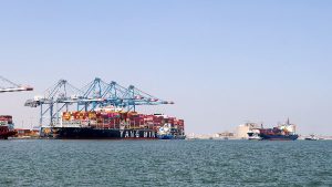 تداول 17 سفينة حاويات وبضائع عامة بميناء دمياط