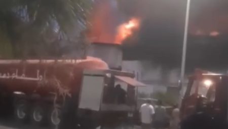 لا خسائر في الأرواح.. السيطرة على حريق في مصنع بدمياط الجديدة