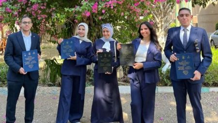 طلاب زراعة جامعة بنها يطورون وسيلة آمنة لحماية البطاطس.. صور