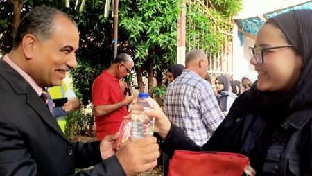 القليوبية.. مياه وعصائر لدعم طلاب الثانوية العامة قبل امتحان اللغة الإنجليزية