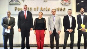 بحث سبل التعاون بين كلية بنها ووهان للدراسات العليا وآداب عين شمس في الجيوماتكس