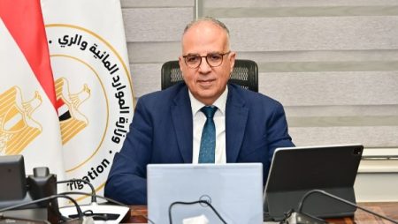 وزير الري يبحث تنفيذ مشروعات برنامج إدارة مياه دلتا النيل في 3 محافظات