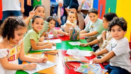 بورش فنية.. مجلة نور ترسم البهجة في جناح الأزهر بمعرض مكتبة الإسكندرية الدولي