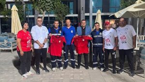 منتخب الشباب يكرم طاقم إسعاف أنقذ حياة مدرب حراس المرمى
