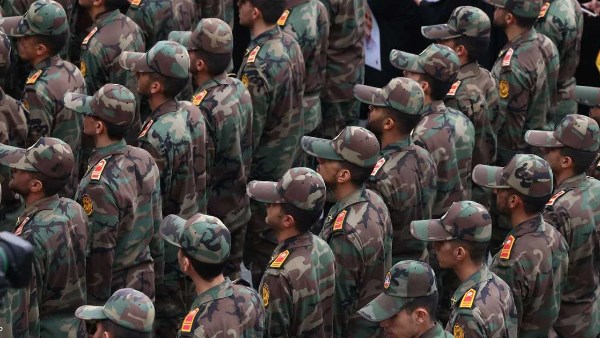 إيران.. الحرس الثوري يعلن دك مواقع لجماعات إرهابية