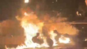 حريق ضخم على ساحل البحر المتوسط يجبر الفرنسيين على الهروب من منازلهم
