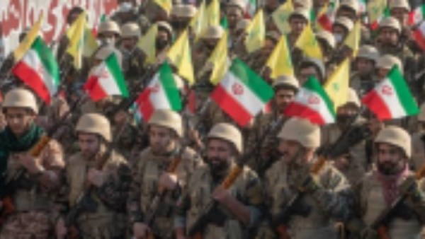 الجيش الإيراني يعلن إستهداف قاعدة الشيخ عيسى بالبحرين والأزرق بالأردن