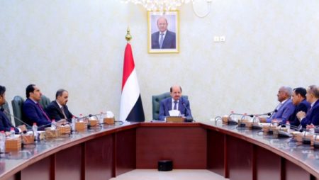 أول رد من الحكومة اليمنية على هجمات قوات التحالف