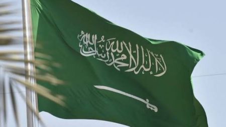 الدفاع المدني السعودي يطلق إنذارًا للتحذير من خطر محتمل في ينبع