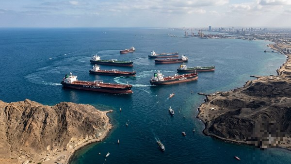 الحوثي يجبر 8 ناقلات نفط سعودية على التوجه نحو رأس الرجاء الصالح