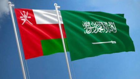السعودية وسلطنة عُمان تؤكدان ضرورة تأمين الملاحة في مضيق هرمز وتعزيز استقرار المنطقة