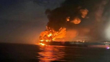 حادث جديد .. استهداف سفينة سعودية أثناء إبحارها في البحر الأحمر
