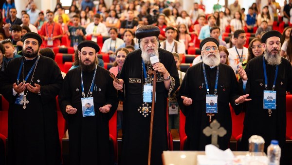 قداسة البابا تواضروس يتفقد مجموعات عمل ملتقى لوجوس چونيور.. صور