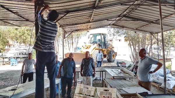 رئيس مدينة القصير يقود حملة لإزالة الإشغالات ويتابع أعمال التطوير بشارع بورسعيد رئيس مدينة القصير يقود حملة لإزالة الإشغالات ويتابع أعمال التطوير بشارع بورسعيد