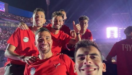 تريزيجيه يشارك أجواء الاحتفالية الرسمية لتكريم المنتخب باستاد القاهرة