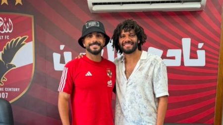محمد النني يُهنئ أيمن أشرف بمنصبه في قطاع ناشئي الأهلي