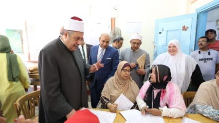 وكيل الأزهر يتفقد مركز تصحيح الشهادة الثانوية الأزهرية بمجمع مدينة نصر