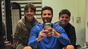 محمد الشناوي برفقة أبنائه من الجيم