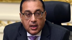 رئيس الوزراء يعطي إشارة البدء لتركيب وعاء ضغط المفاعل