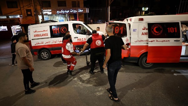 إصابة 4 فلسطينيين في غارة للاحتلال وسط غزة