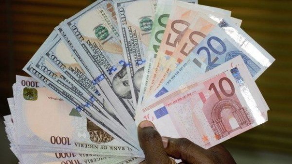 تداولات سوق الصرف الأجنبي في نيجيريا تهبط 46% خلال أسبوع
