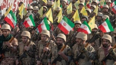 الحرس الثوري: لن نسمح بتصدير النفط والغاز من المنطقة طالما استمرت الهجمات الأمريكية