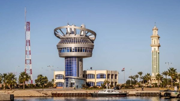 ميناء دمياط يستقبل سفينة الحاويات العملاقة ميناء دمياط يستقبل سفينة الحاويات العملاقة