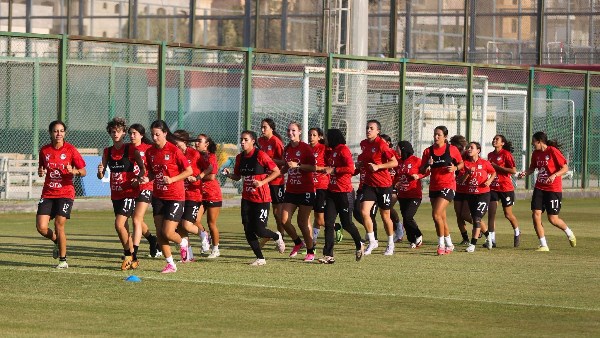 منتخب الكرة النسائية يواصل تدريباته استعدادًا للمشاركة في “أمم إفريقيا”