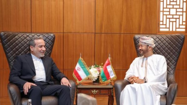 بمشاركة قطرية .. طهران ومسقط تمهدان لتفاهم جديد حول أمن مضيق هرمز