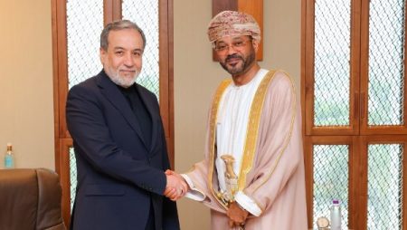 إيران: تقدم في المشاورات مع عمان بشأن أمن الملاحة في هرمز