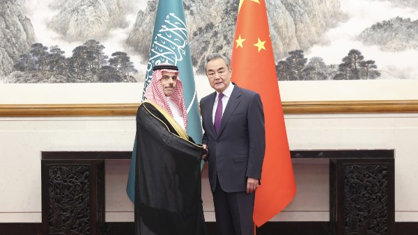 الصين تدعو إلى الحفاظ على زخم المفاوضات بين الولايات المتحدة وإيران