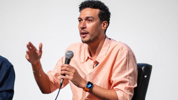 أحمد عبدالوهاب من مكتبة الإسكندرية : البيت بيتك محطة مهمة في مسيرتي … والجمهور ارتبط بورد على فل وياسمين لبساطته