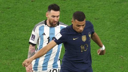 مبابي وميسي على رأس التشكيل الأفضل في كأس العالم 2026
