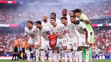 بين الكبار .. حفيظ الدراجي يحتفل بتأهل المغرب لربع نهائي كأس العالم 2026