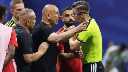 فرنسية تنفي صلتها بحكم مباراة مصر والأرجنتين: ليس من عائلتنا.. ولا داعي لتفريغ غضبكم علينا