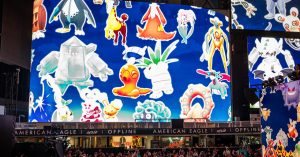 الآلاف من لاعبي “Pokémon Go” ينزلون في Times Square لهزيمة Mewtwo
